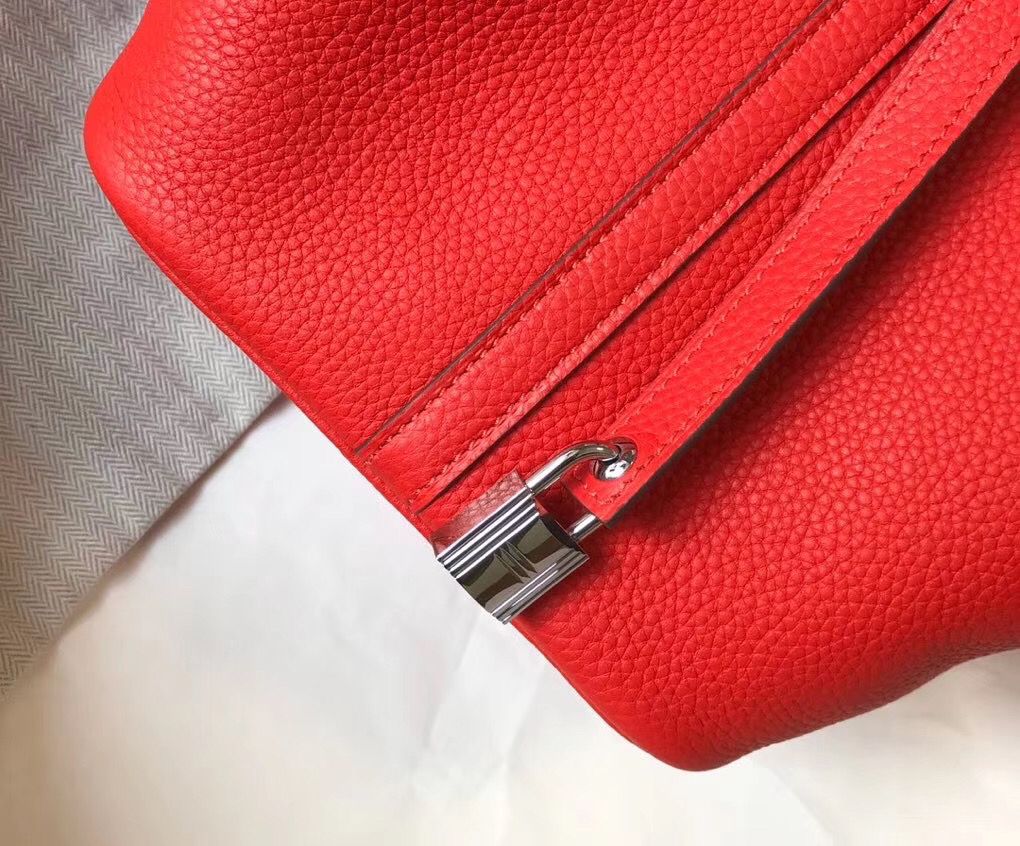 Hermes Picotin Lock 22 Bag In Red Clemence Leather - Image 6