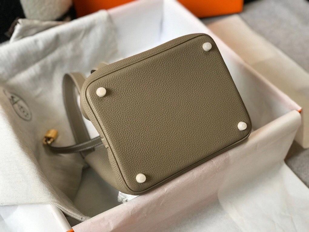 Hermes Picotin Lock 22 Bag In Tourterelle Clemence Leather - Image 4