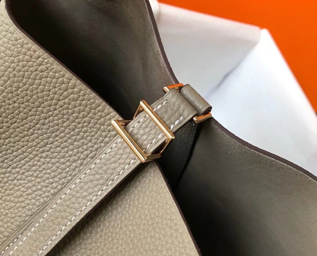 Hermes Picotin Lock 22 Bag In Tourterelle Clemence Leather - Image 6