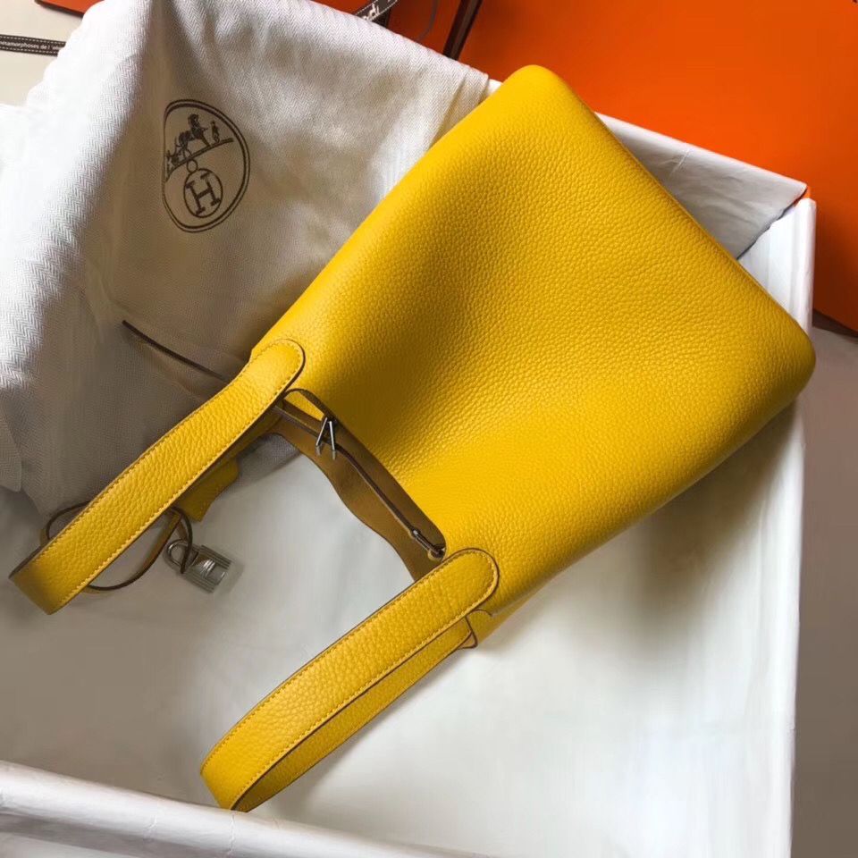 Hermes Picotin Lock 22 Bag In Yellow Clemence Leather - Image 4