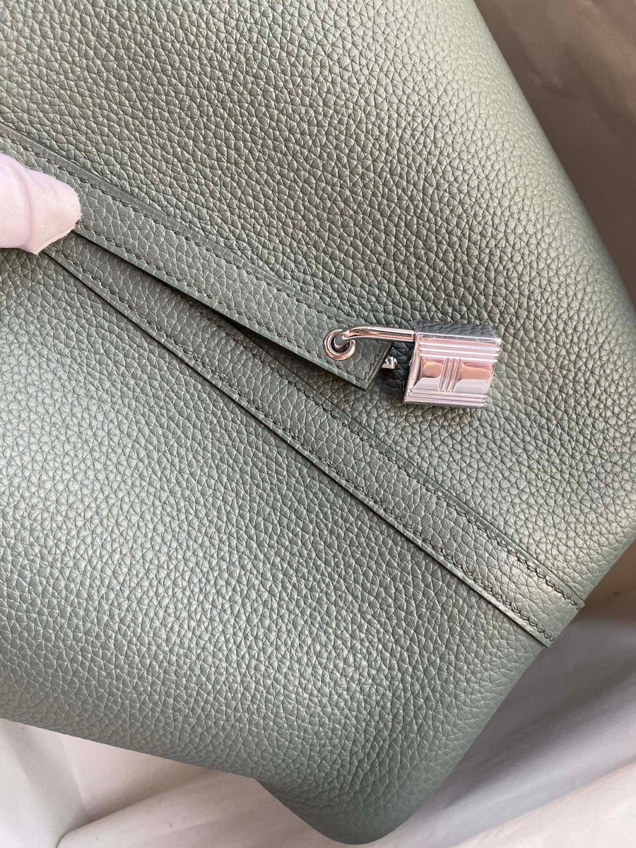 Hermes Picotin Lock 22 Handmade Bag in Vert Amande Clemence Leather - Image 4