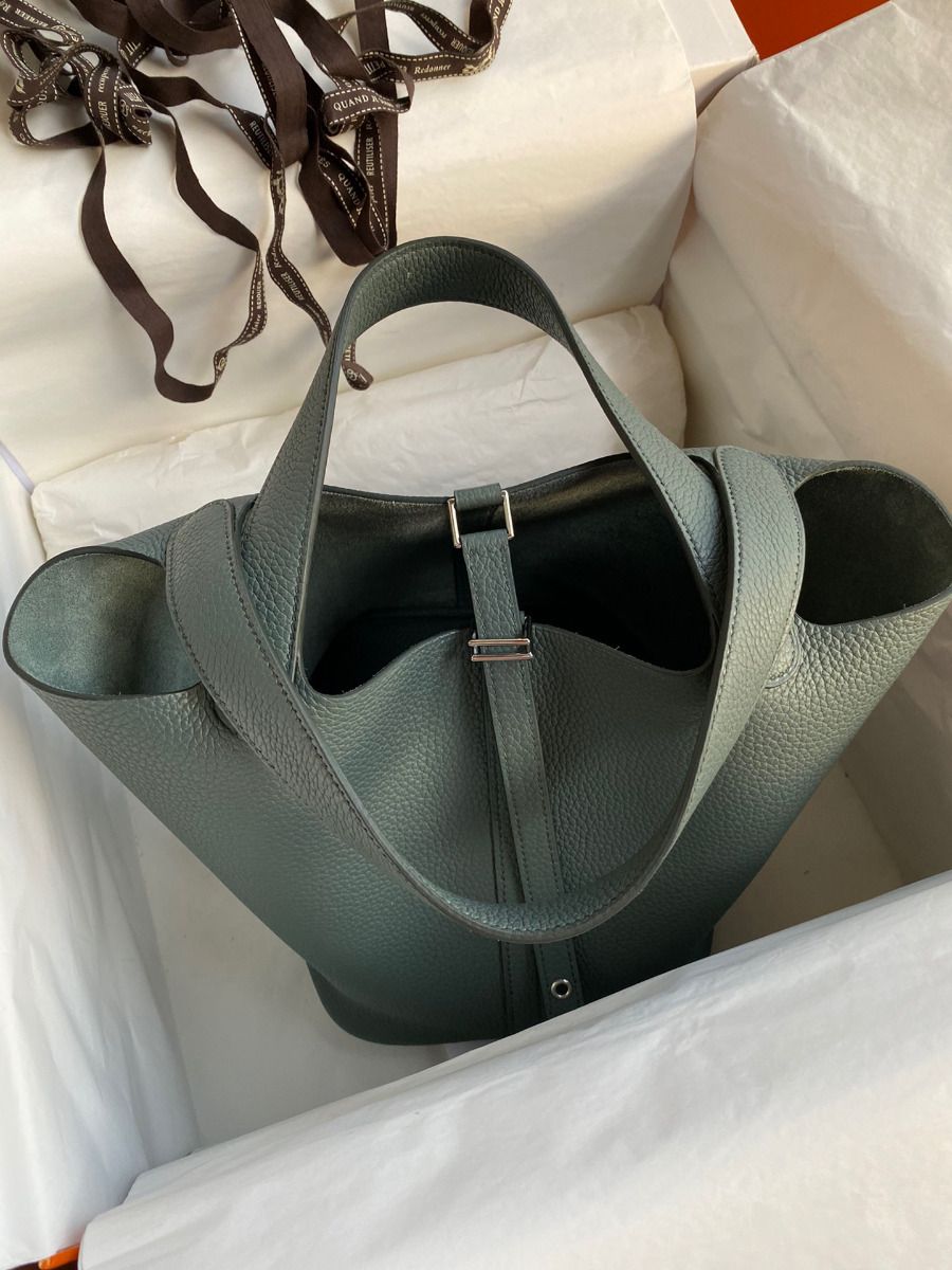 Hermes Picotin Lock 22 Handmade Bag in Vert Amande Clemence Leather - Image 10