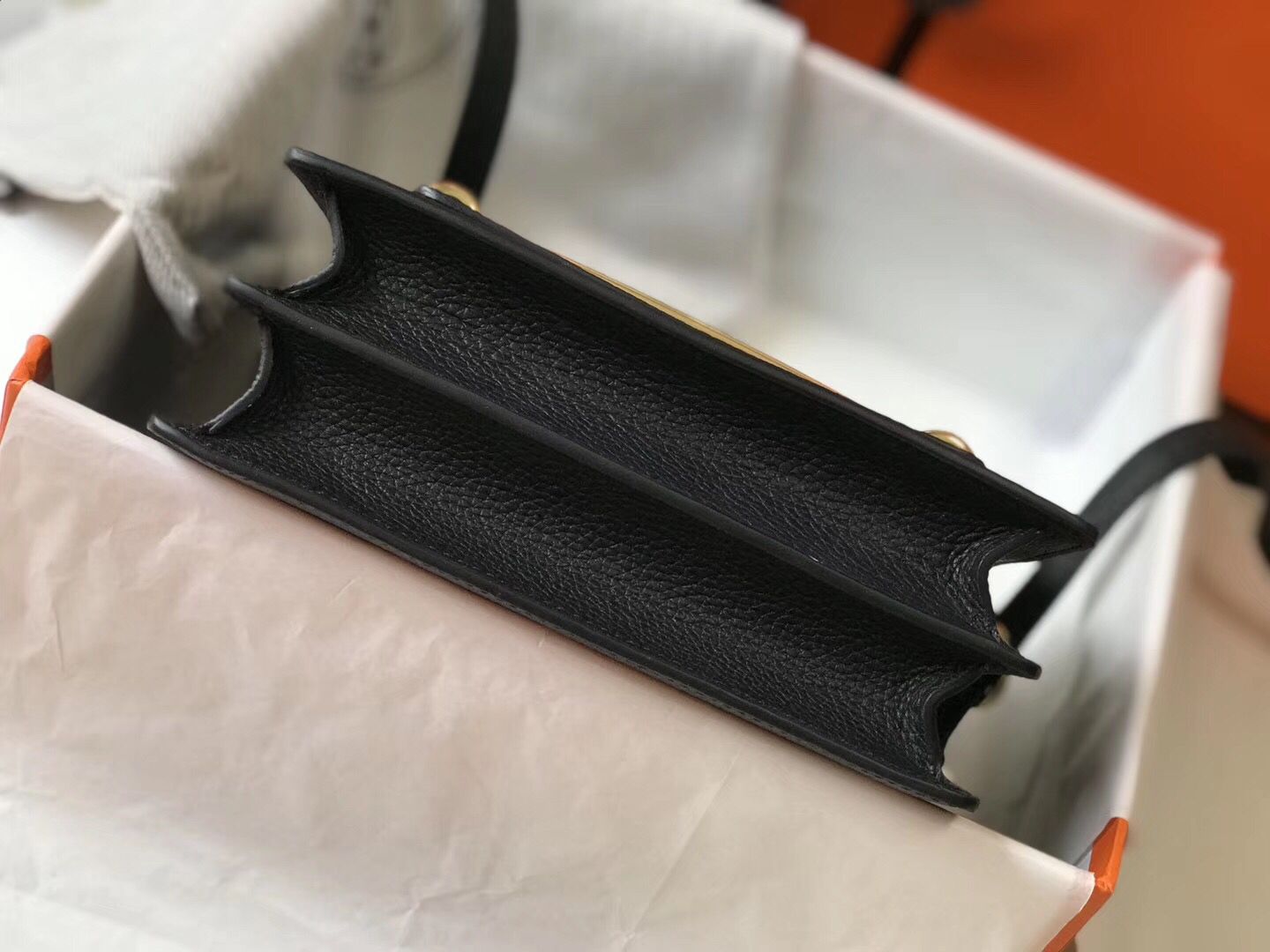 Hermes Mini Sac Roulis 18cm Bag In Black Evercolor Calfskin - Image 4