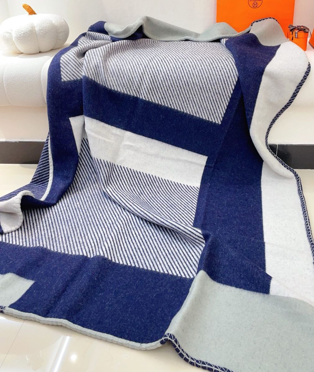 Hermes H Riviera Blanket in Marine Wool and Cashmere - Image 4