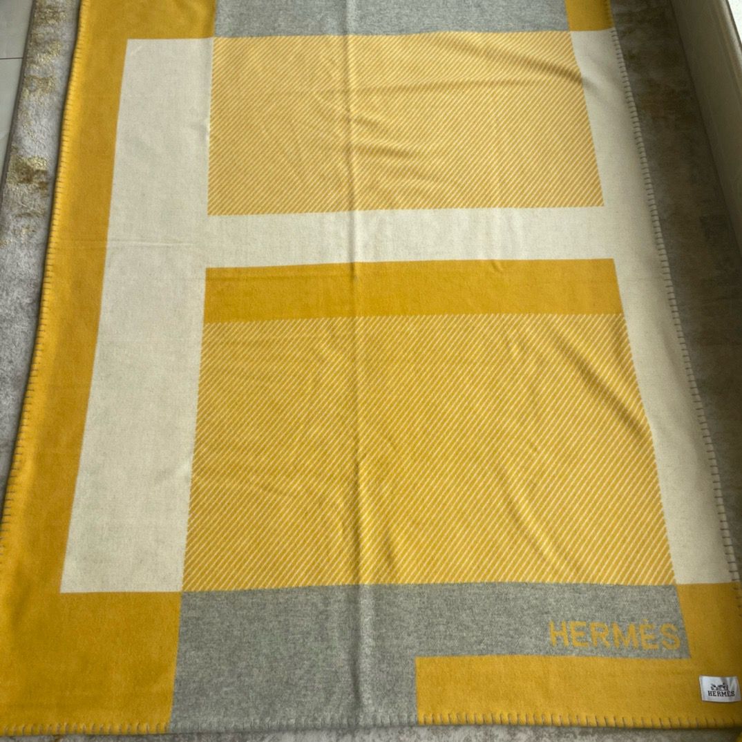 Hermes H Riviera Blanket in Yellow Wool and Cashmere - Image 6
