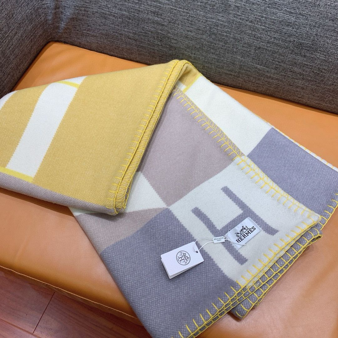 Hermes Avalon H Club Blanket in Taupe Cashmere - Image 5