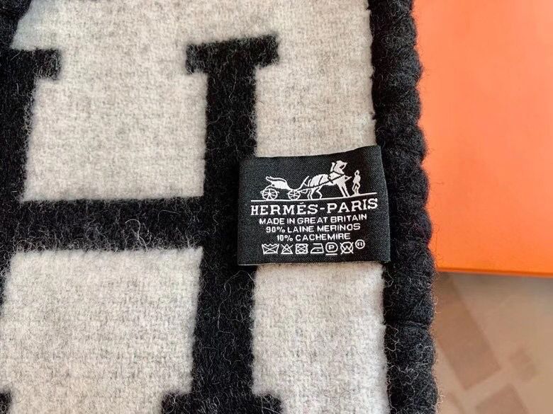 Hermes Black Avalon III Throw Blanket - Image 4