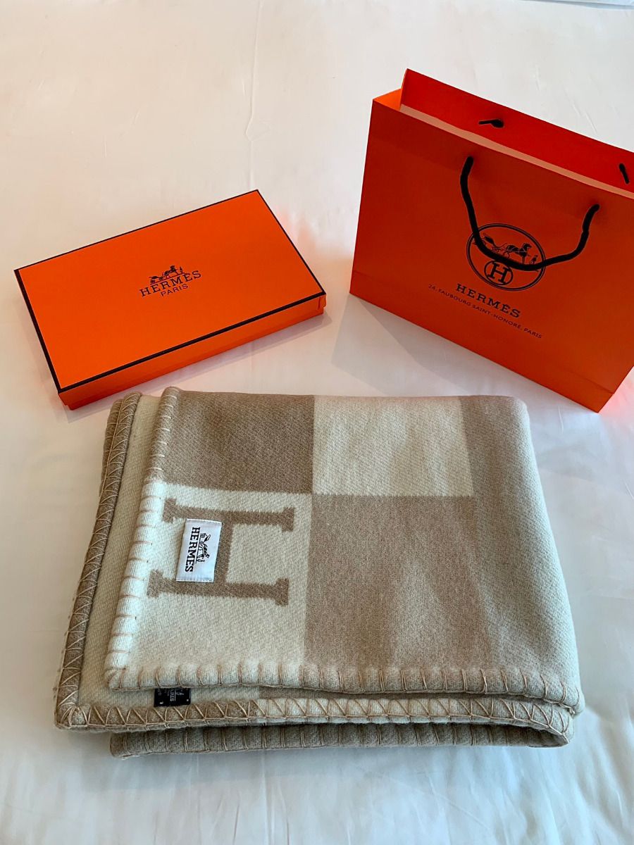 Hermes H Drapeau Blanket in Naturel and Grege Cashmere - Image 7