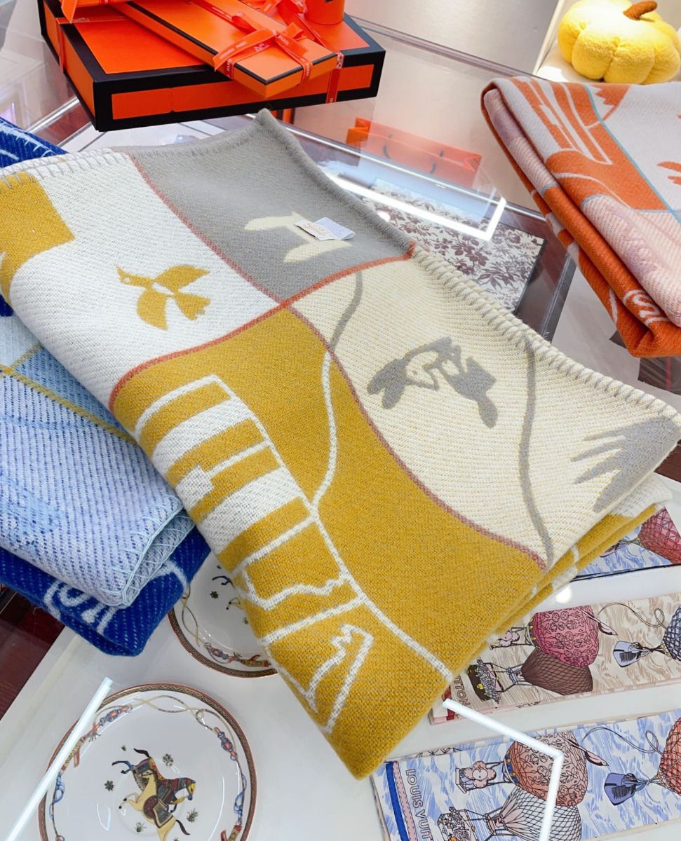 Hermes Avalon Epopee Blanket in Jaune Wool and Cashmere - Image 6