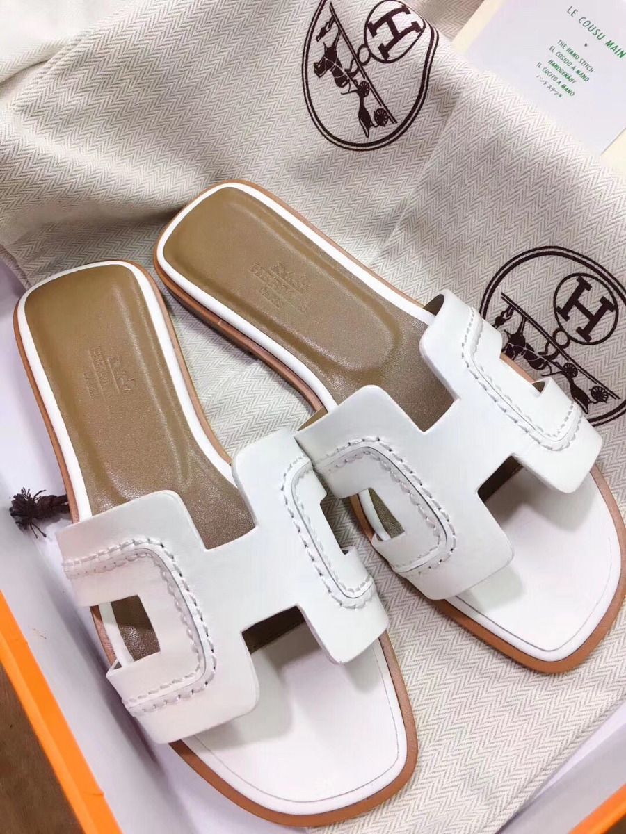 Hermes Oran Sandals In White Leather With Stitched Detail - Image 5