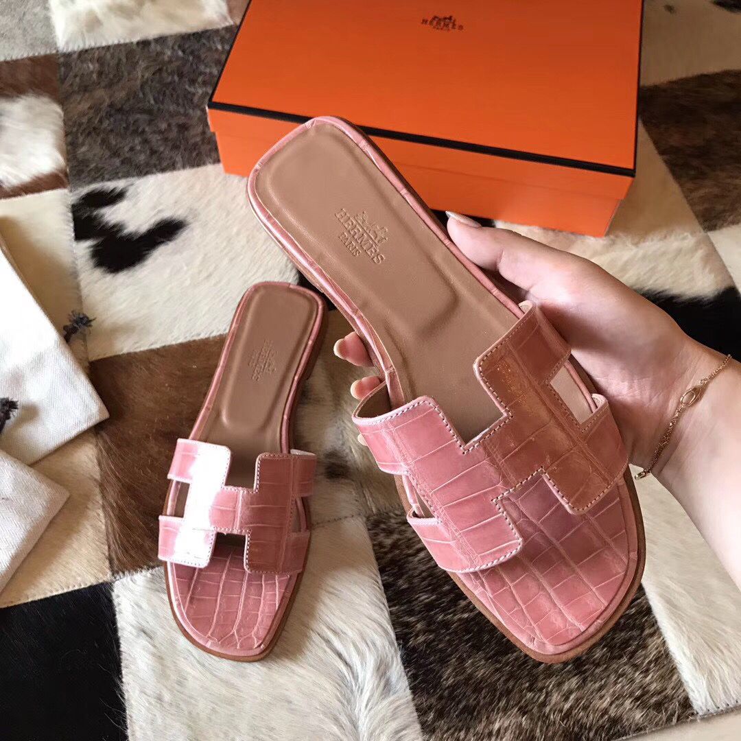 Hermes Oran Sandals In Pink Shiny Niloticus Crocodile - Image 4