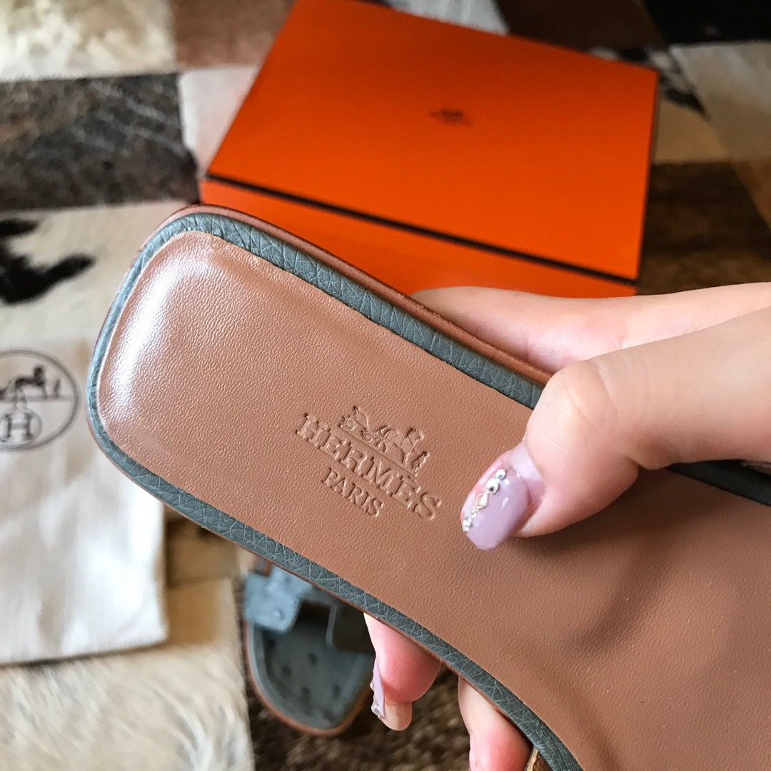 Hermes Oran Slide Sandals In Vert Amande Ostrich Leather - Image 5