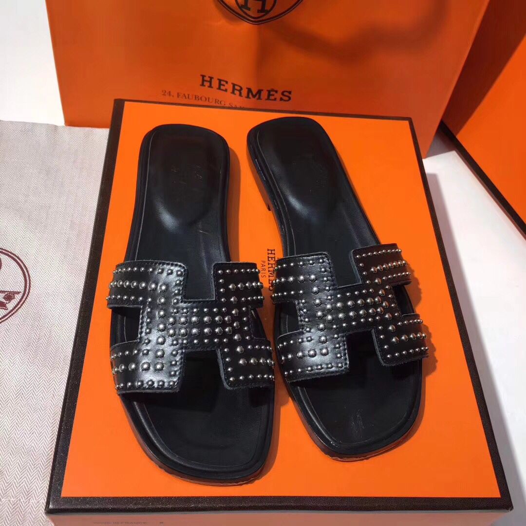 Hermes Oran Studs Sandals In Black Leather - Image 6