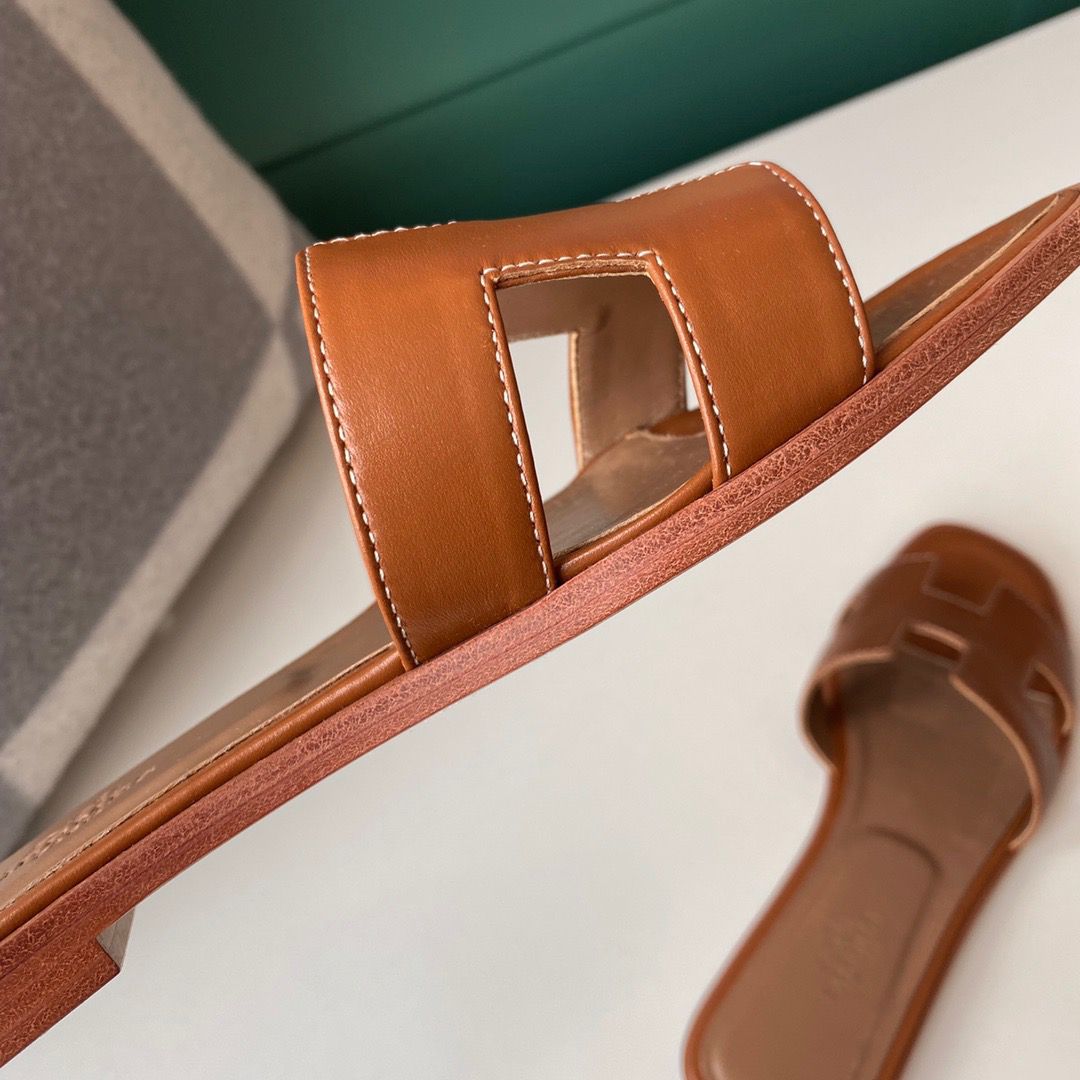 Hermes Oran Slide Sandals In Gold Swift Calfskin - Image 7