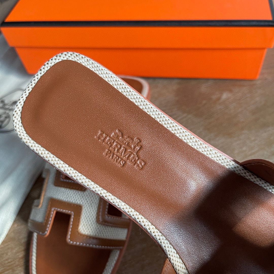 Hermes Oran Slide Sandals in Gold Swift Calfskin with Canvas - Image 5