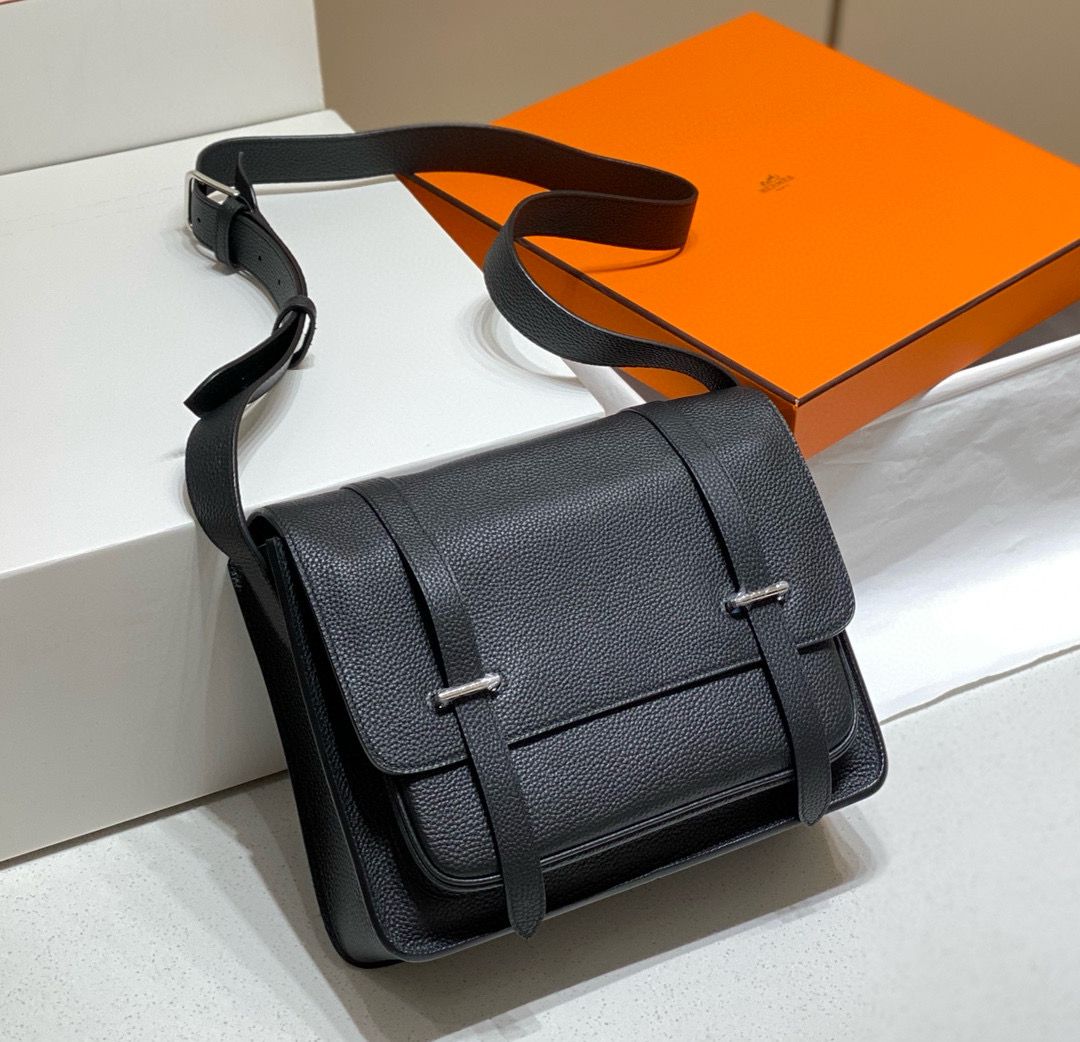 Hermes Steve 30 Messenger Bag in Black Clemence Leather - Image 3