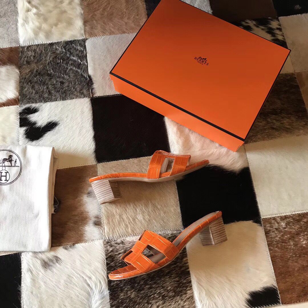 Hermes Oasis Sandals In Orange Shiny Niloticus Crocodile - Image 3