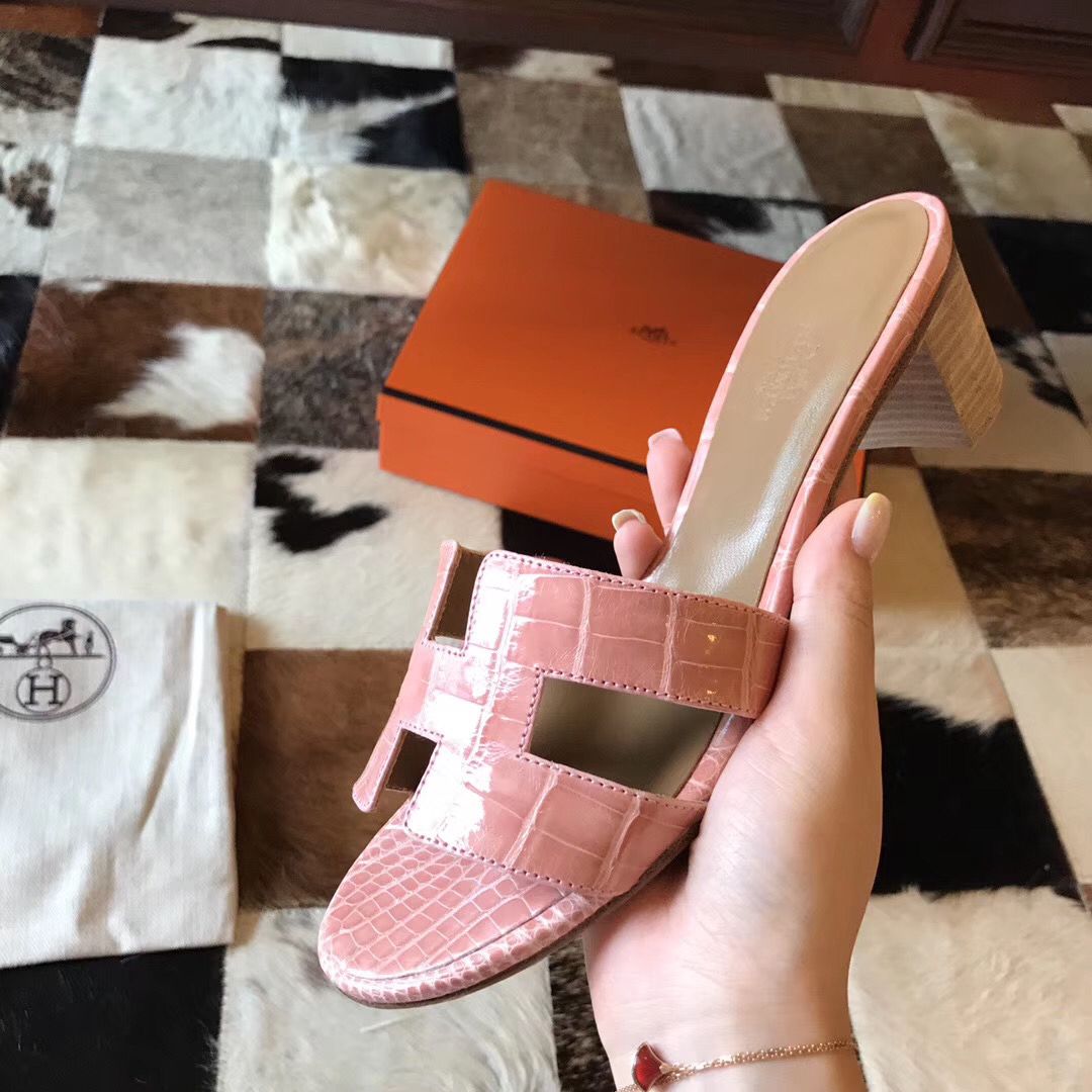 Hermes Oasis Sandals In Pink Shiny Niloticus Crocodile - Image 6