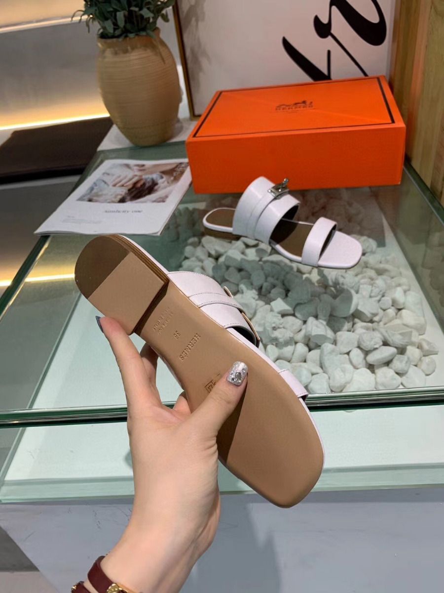 Hermes Avenue Sandals In White Calfskin - Image 9