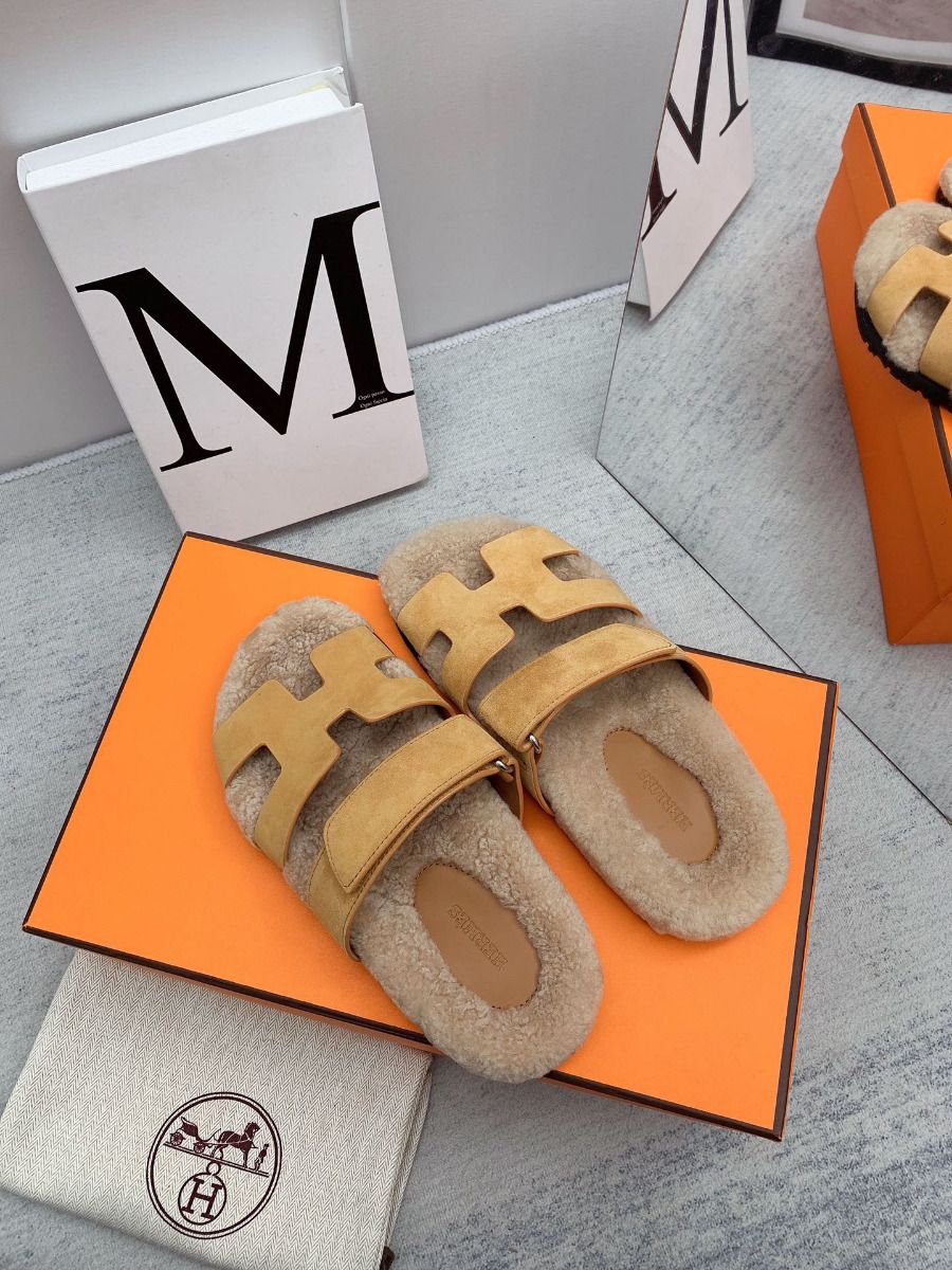 Hermes Women's Chypre Sandals in Beige Suede with Shearling - Image 5