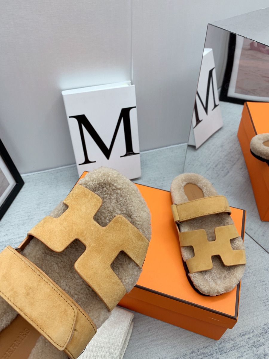 Hermes Women's Chypre Sandals in Beige Suede with Shearling - Image 8