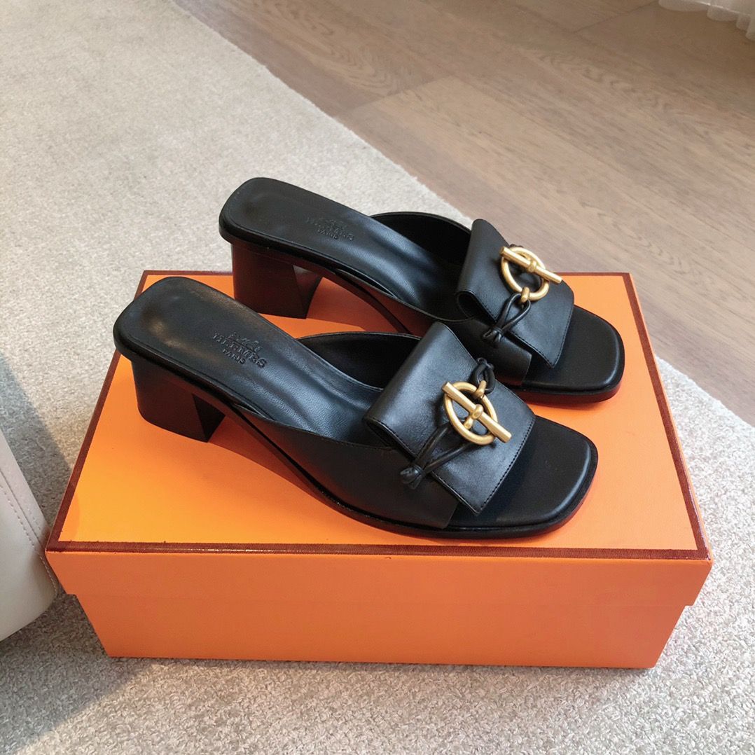 Hermes Women's Ilot 50 Sandals in Black Leather - Image 3