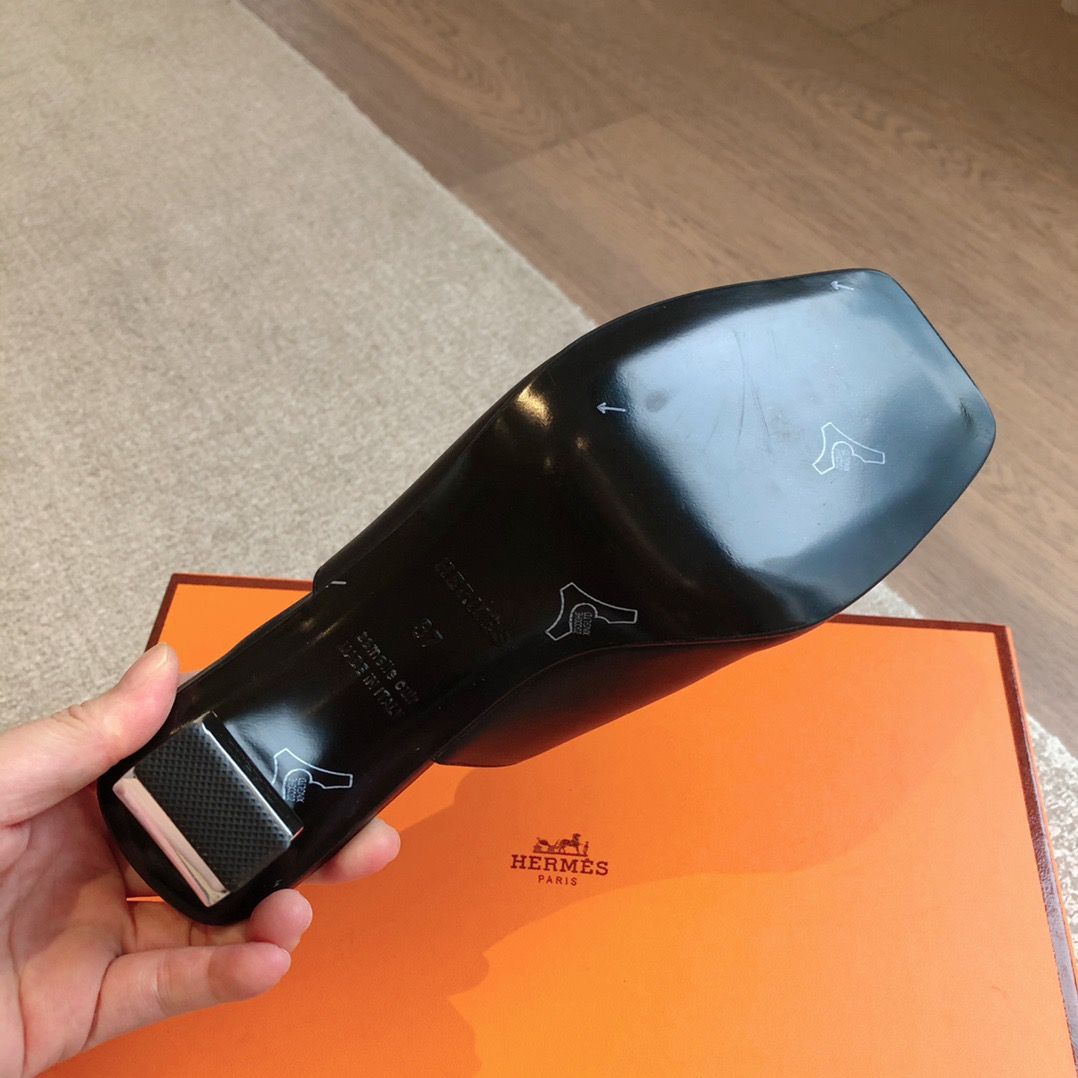 Hermes Women's Iconique 60 Sandals in Black Leather - Image 9