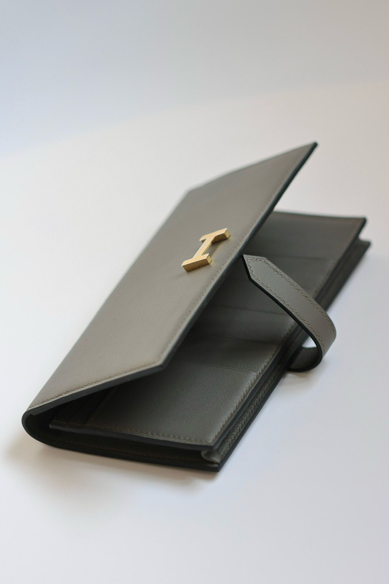 Hermes Bearn Long Handmade Wallet in Etain Swift Calfskin - Image 5