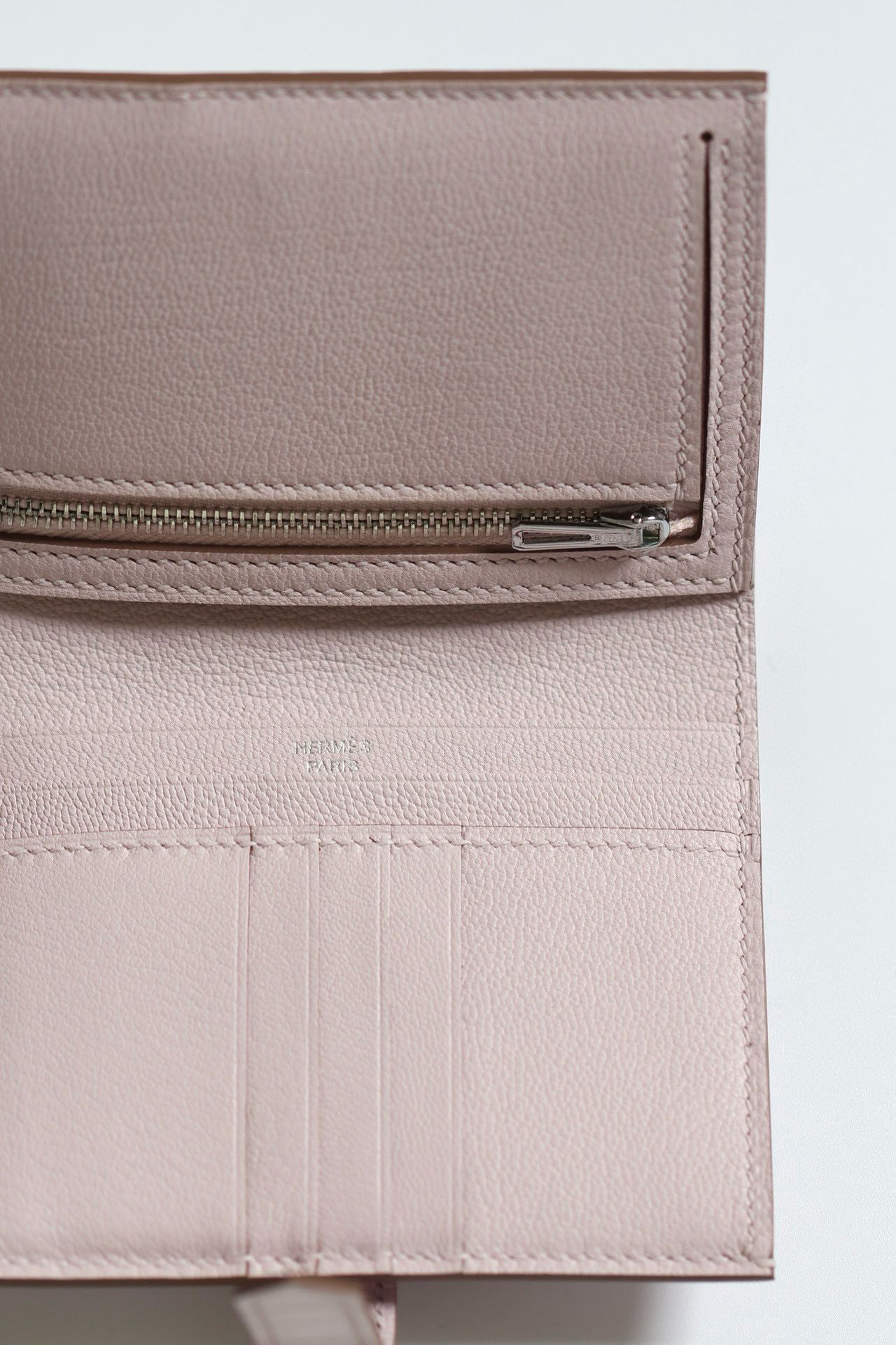 Hermes Bearn Compact Wallet in Mauve Pale Matte Alligator Leather - Image 4