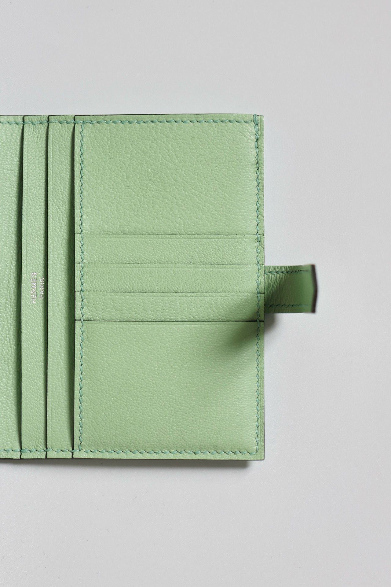 Hermes Bearn Compact Wallet in Vert D'eau Matte Alligator Leather - Image 5