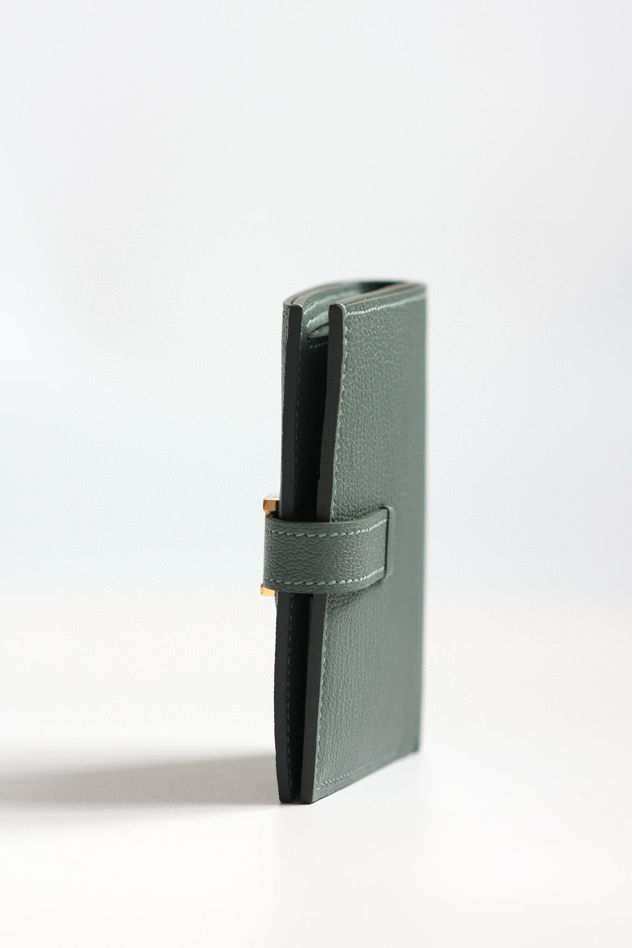 Hermes Bearn Compact Handmade Wallet in Vert Amande Chevre Mysore Goatskin - Image 3