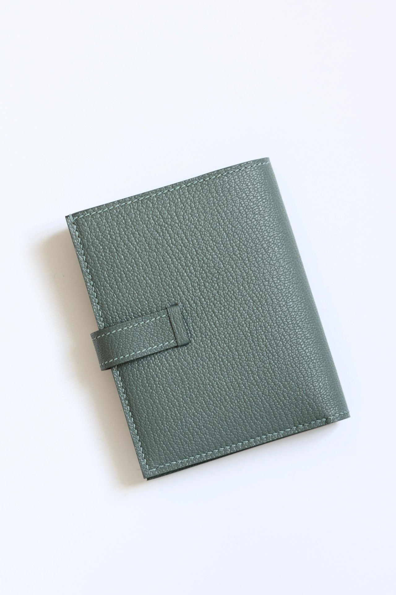 Hermes Bearn Compact Handmade Wallet in Vert Amande Chevre Mysore Goatskin - Image 10
