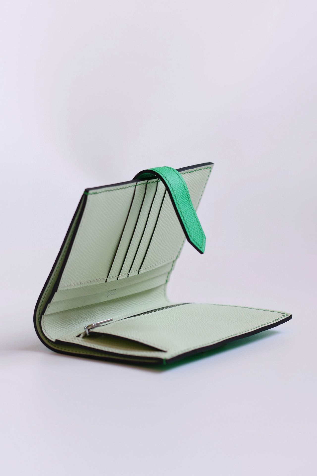 Hermes Bearn Compact Verso Handmade Wallet in Vert Comics Epsom Calfskin - Image 6