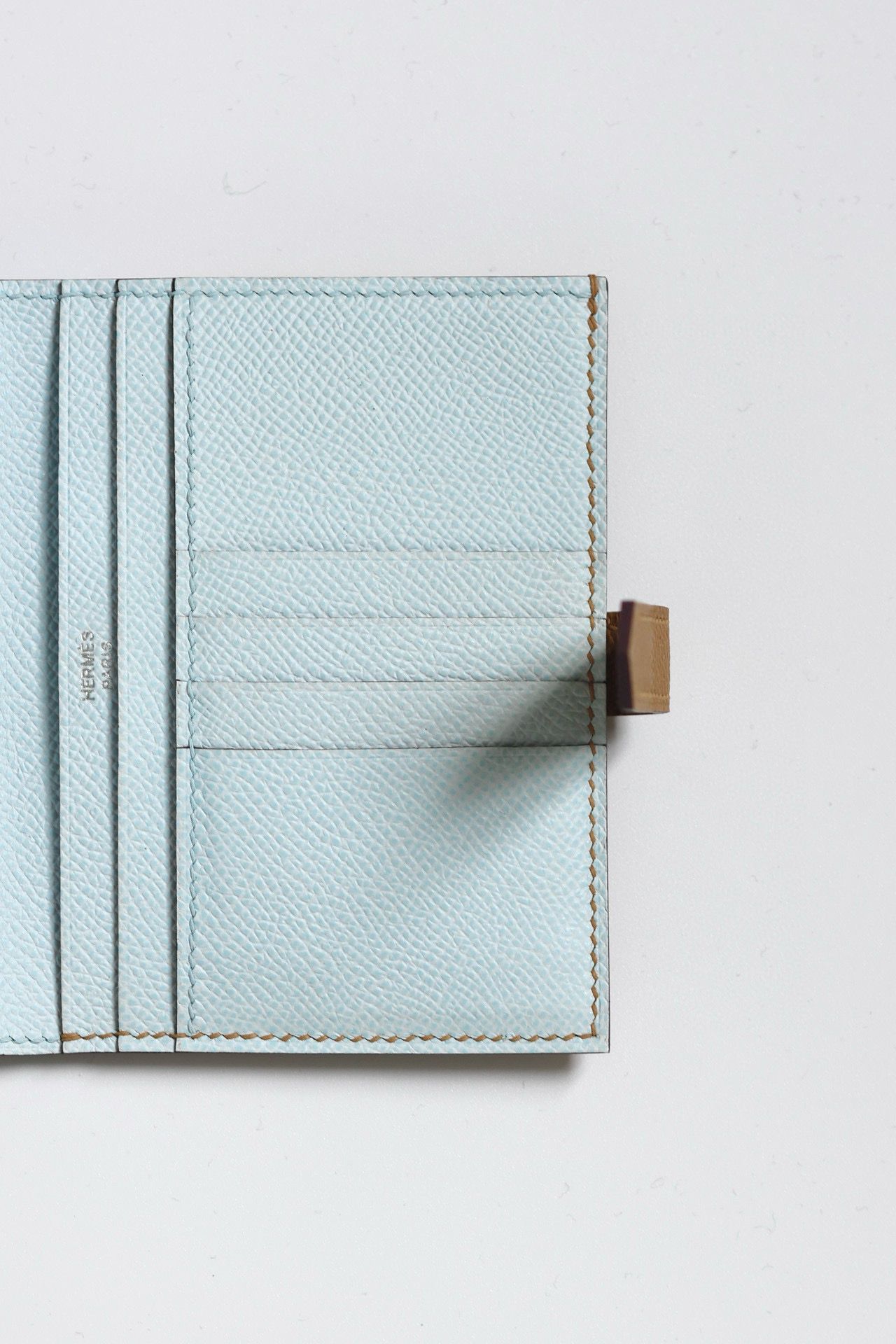 Hermes Bearn Compact Verso Handmade Wallet in Sesame Epsom Calfskin - Image 4