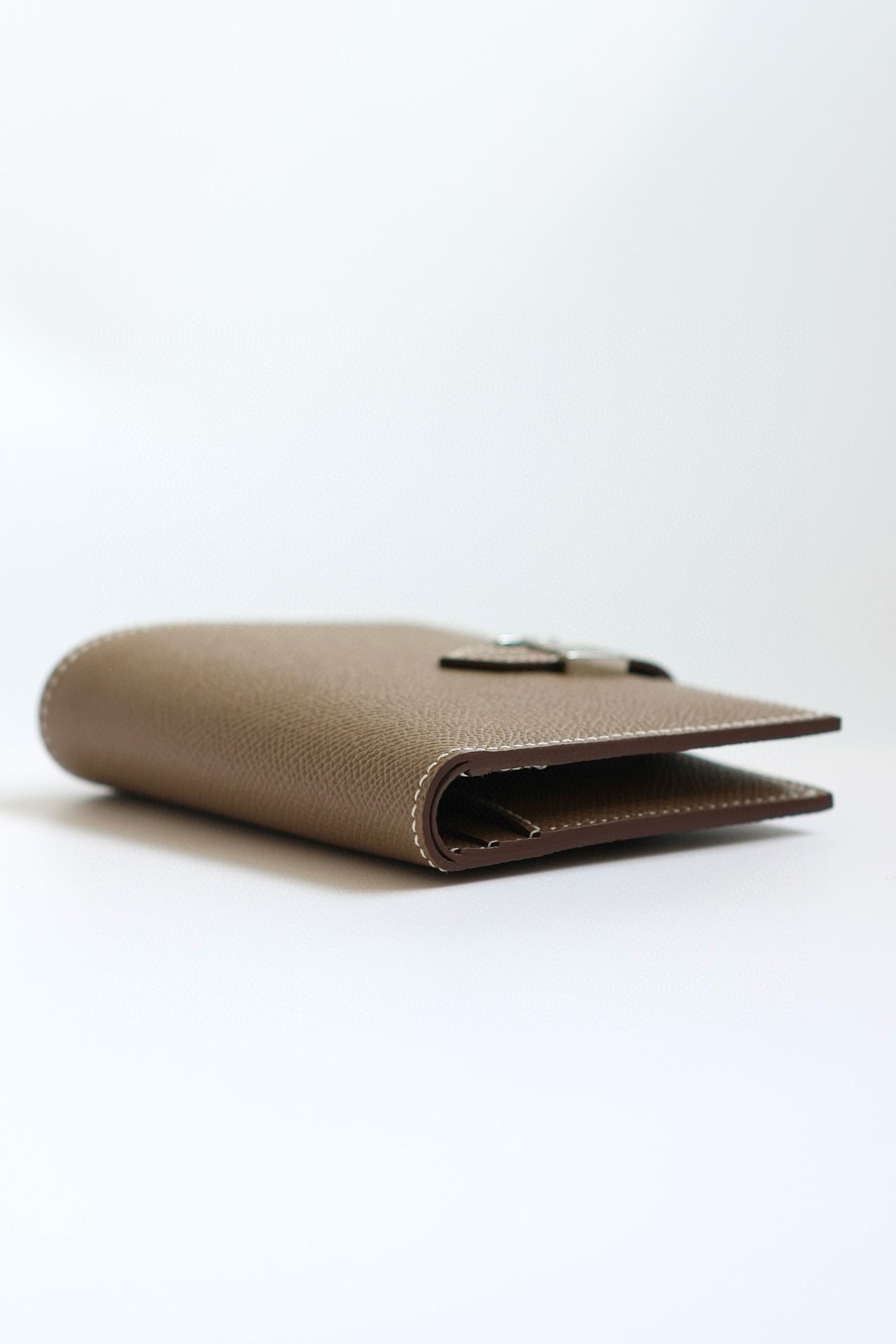 Hermes Bearn Compact Handmade Wallet in Taupe Epsom Calfskin - Image 9