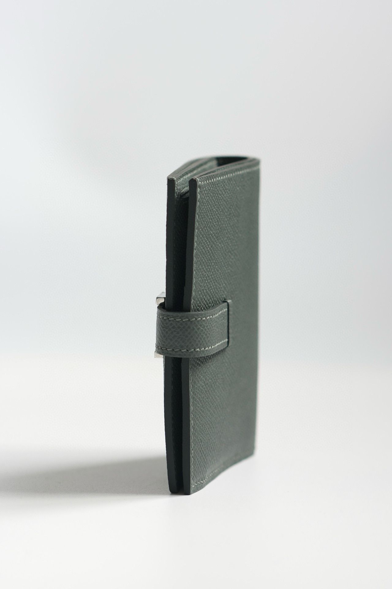 Hermes Bearn Compact Handmade Wallet in Vert Amande Epsom Calfskin - Image 3