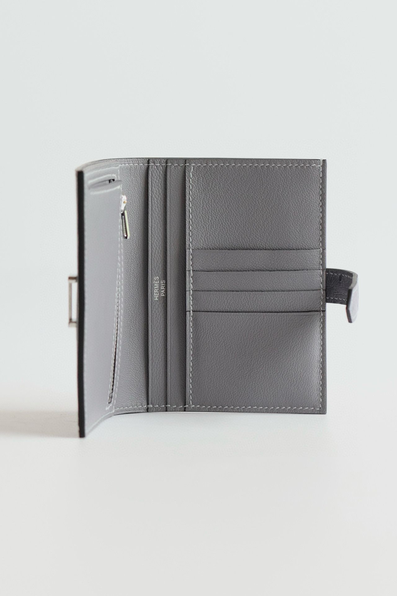 Hermes Bearn Compact Handmade Wallet in Gris Agate Ostrich Leather - Image 5