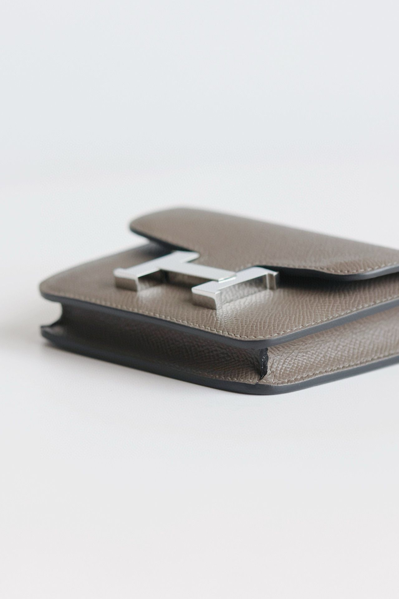 Hermes Constance Slim Wallet in Etain Epsom Calfskin - Image 8