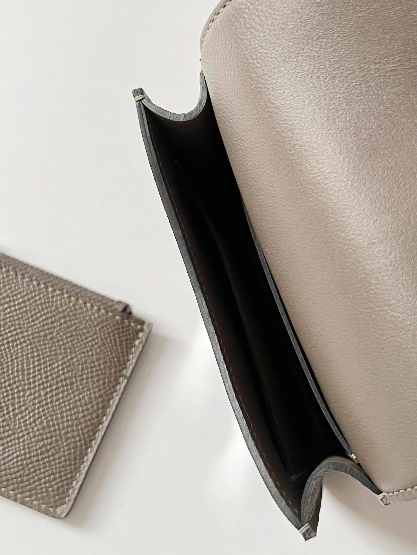 Hermes Constance Slim Wallet in Etain Epsom Calfskin - Image 9