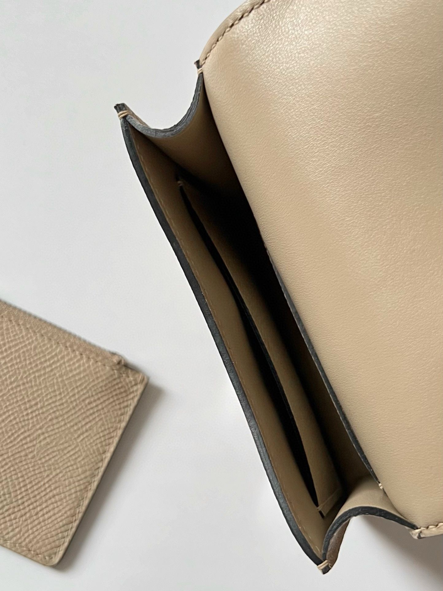 Hermes Constance Slim Wallet in Tourterelle Epsom Calfskin - Image 9