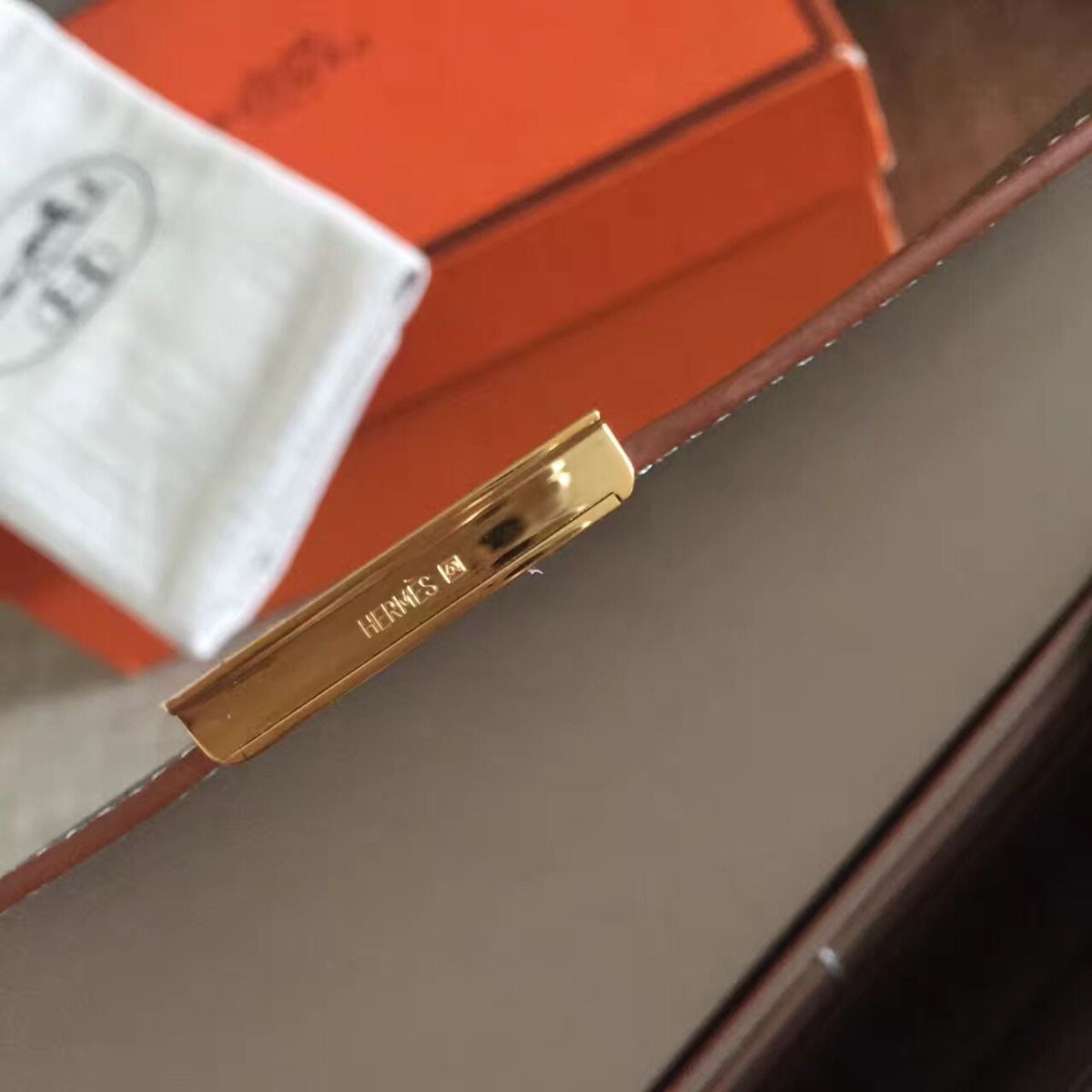 Hermes Constance Long Wallet In Taupe Epsom Leather - Image 7