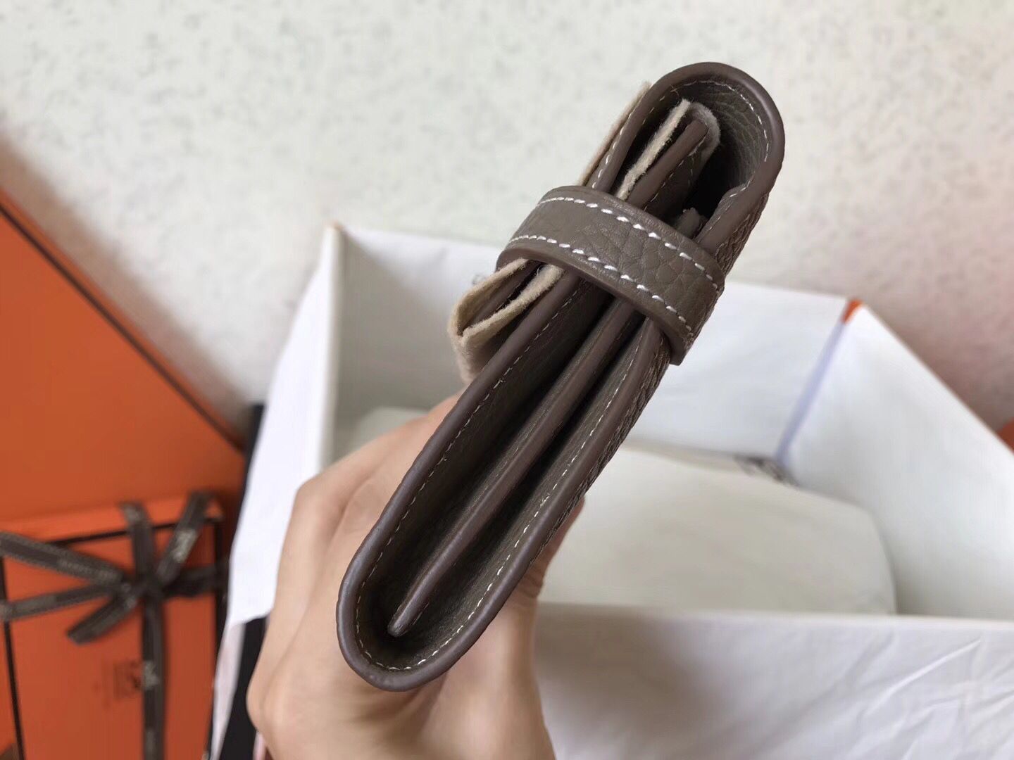 Hermes Kelly Classic Long Wallet In Etoupe Clemence Leather - Image 4